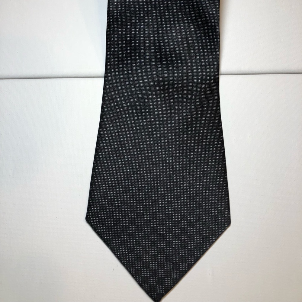Perry Ellis Portfolio 100% Silk Tie 58”L 4”W